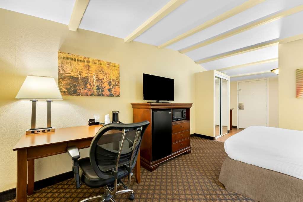 Best Western Coach House Hotel Springfield Room photo